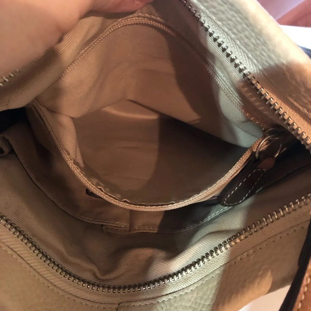 COACH Elegant Tan and Brown Trim Leather Shoulder-bag MO5S-3771